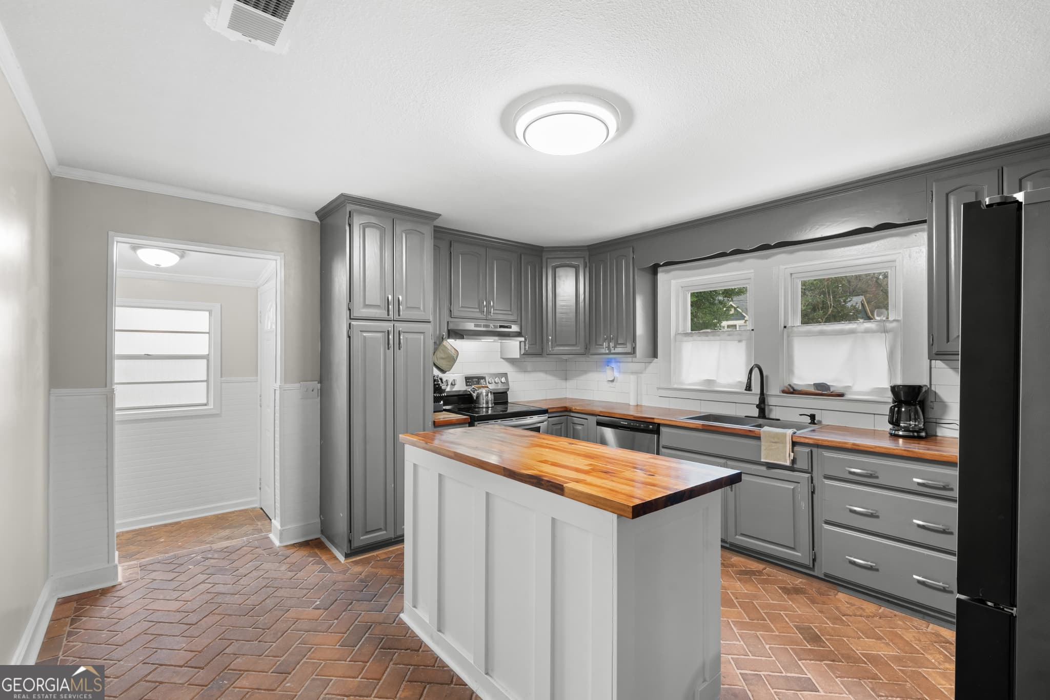 3 bedroom, 2 bathroom, 1,346 sq ft single family residence for sale at 107 Dixie Avenue, Sylvania, GA 30467 — photo 5