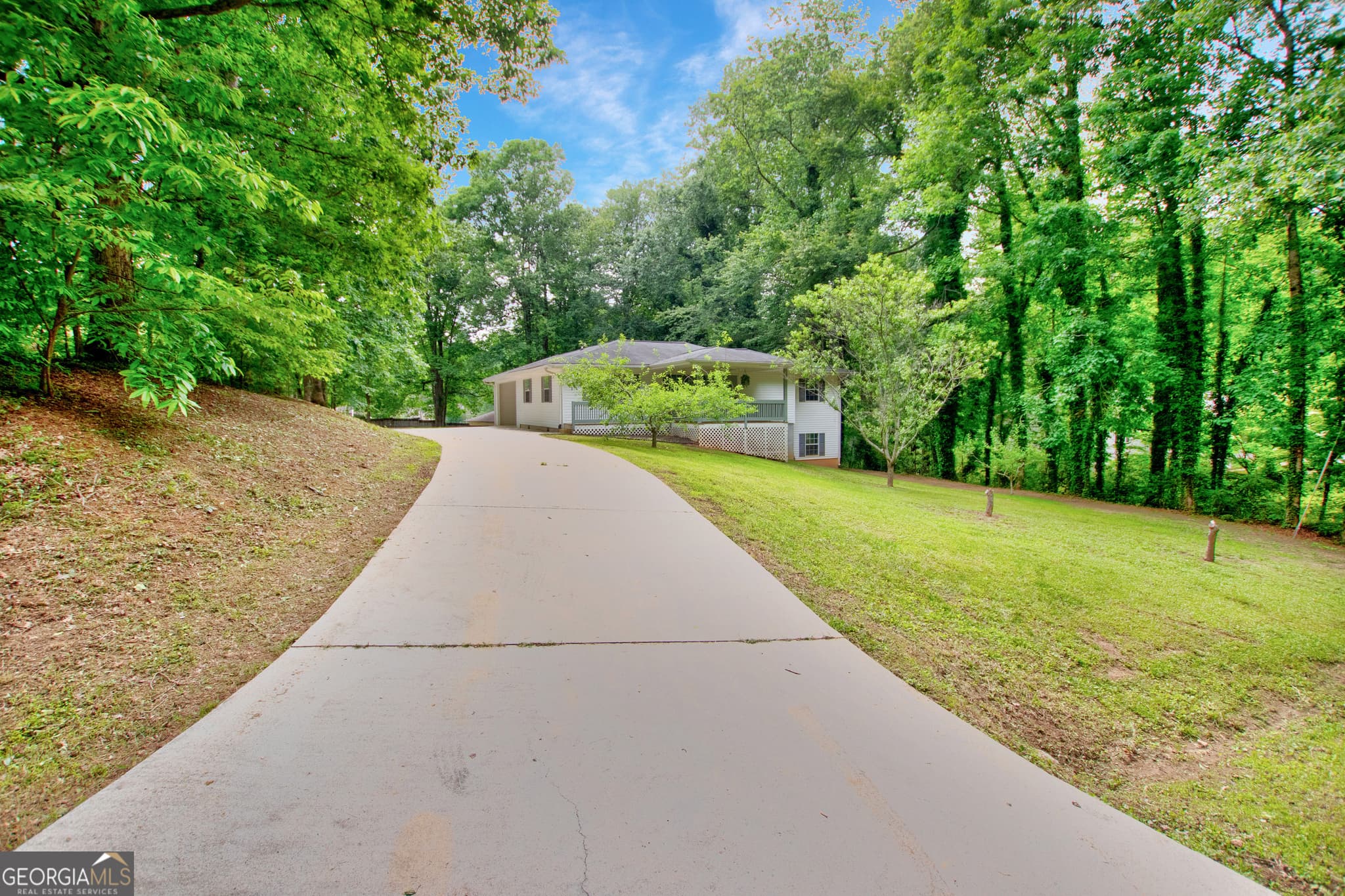 3 bedroom, 2 bathroom, 1,796 sq ft single family residence sold at 201 Oakdale Drive, Cornelia, GA 30531