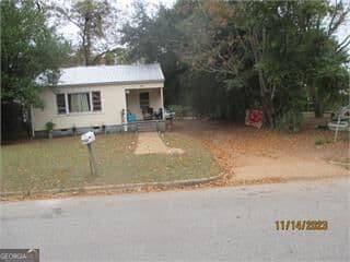 2 bedroom, 1 bathroom, 860 sq ft single family residence for sale at 707 Burke Avenue, Albany, GA 31701