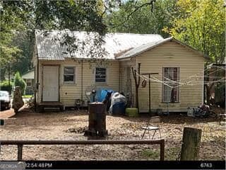 2 bedroom, 1 bathroom, 860 sq ft single family residence for sale at 707 Burke Avenue, Albany, GA 31701 — photo 4