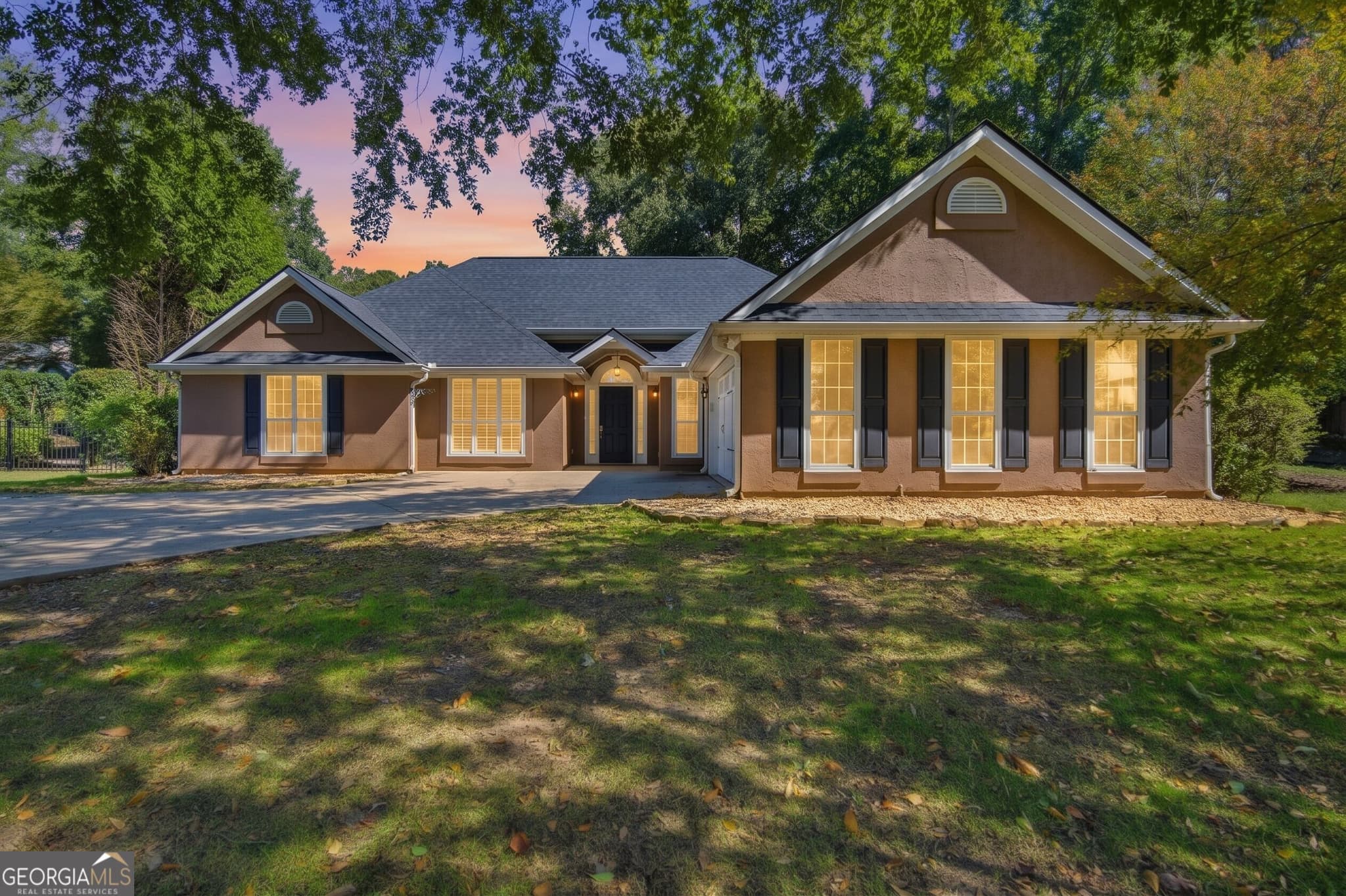 5 bedroom, 4 bathroom, 3,041 sq ft single family residence for sale at 404 Cimaron Park, Peachtree City, GA 30269 — photo 2