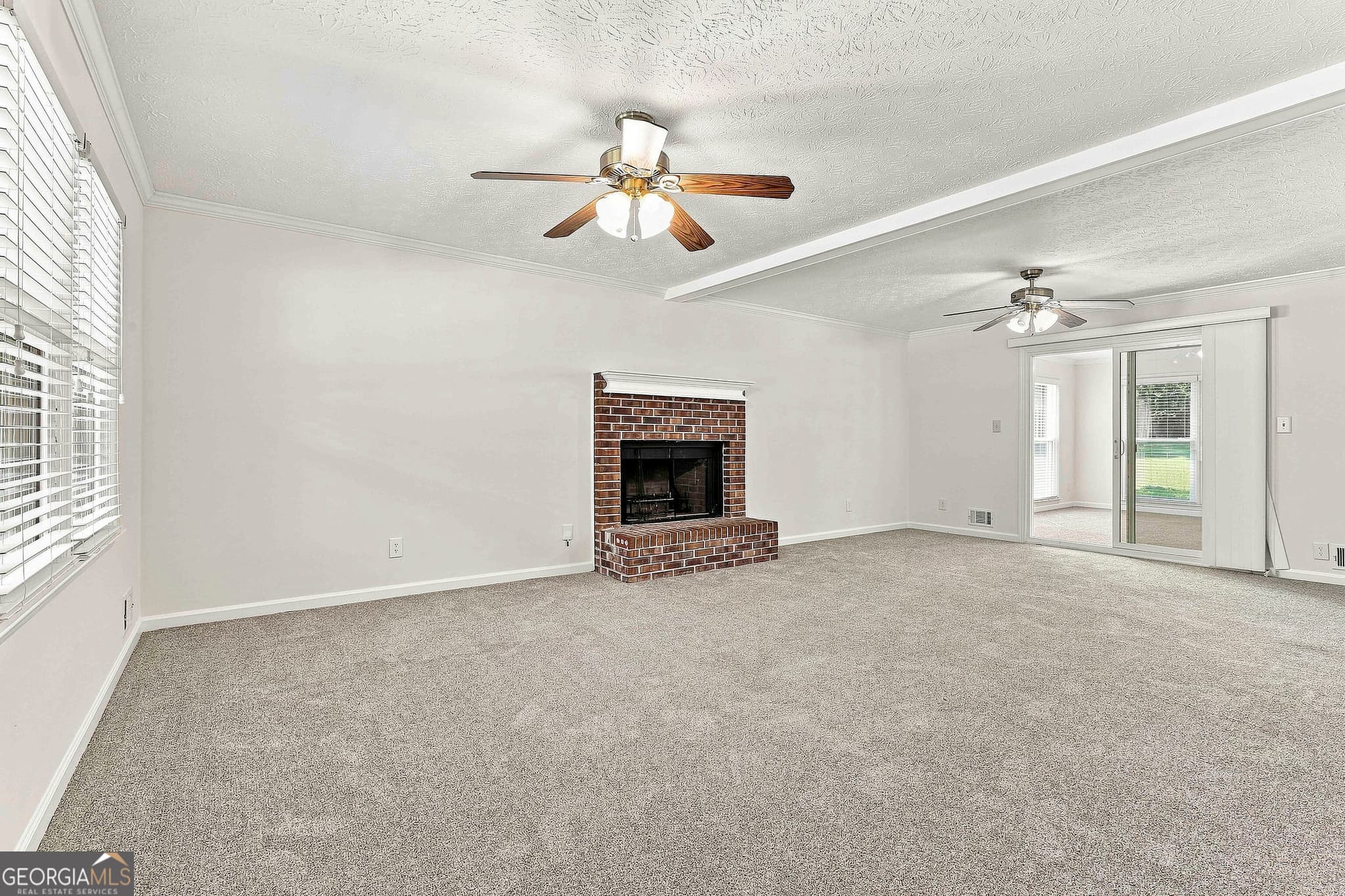 3 bedroom, 2.5 bathroom, 1,902 sq ft single family residence for sale at 185 Clearbrook Way, Fayetteville, GA 30215 — photo 6