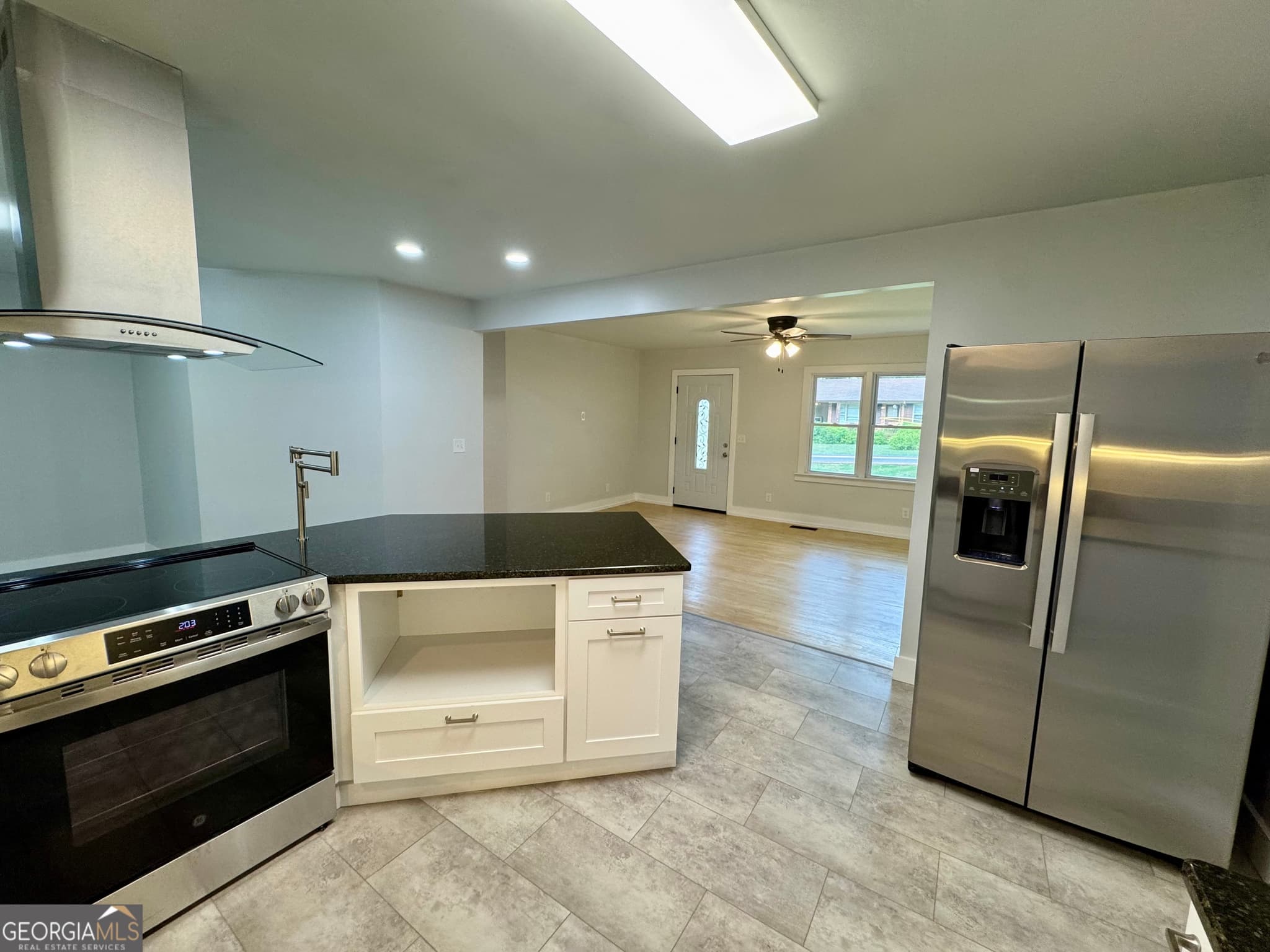 3 bedroom, 2 bathroom, 1,324 sq ft single family residence under contract at 215 Denham Street, Thomaston, GA 30286 — photo 5