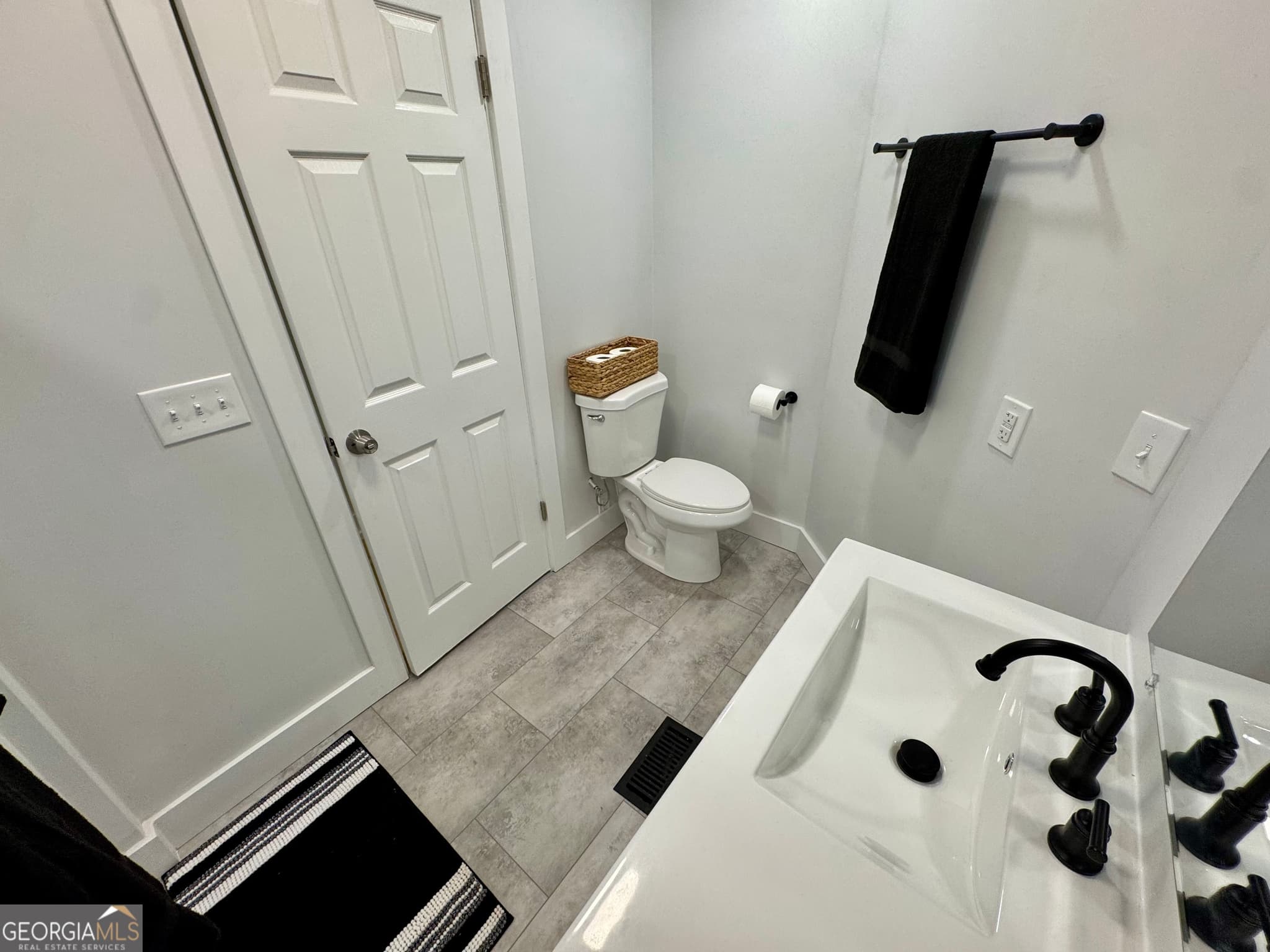 3 bedroom, 2 bathroom, 1,324 sq ft single family residence under contract at 215 Denham Street, Thomaston, GA 30286 — photo 9