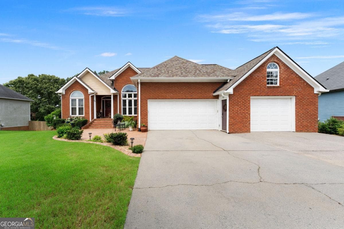 5 bedroom, 3 bathroom, 3,262 sq ft single family residence sold at 32 Shagbark Drive, Cartersville, GA 30120