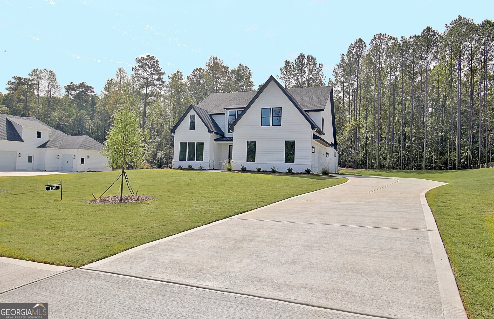 4 bedroom, 4 bathroom, 3,113 sq ft single family residence for sale at 188 Ryeland Drive, Senoia, GA 30276 — photo 5