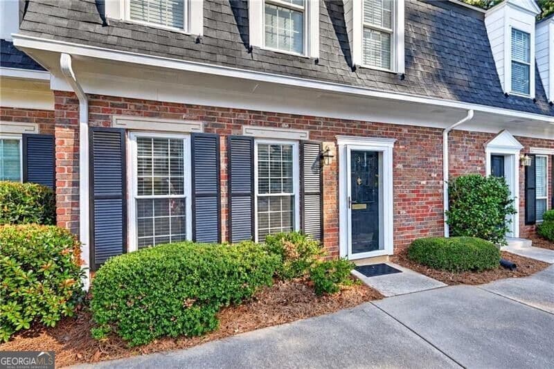2 bedroom, 2.5 bathroom townhouse for sale at 3 Spring Green Place, Atlanta, GA 30318 — photo 2