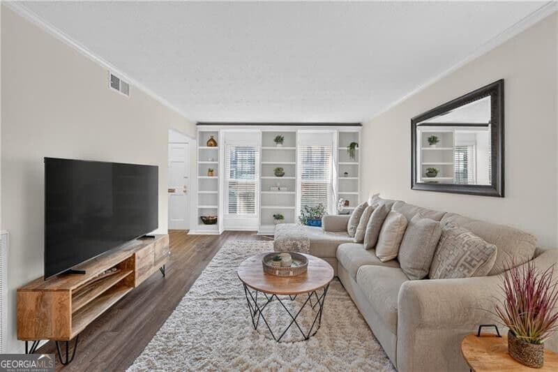 2 bedroom, 2.5 bathroom townhouse for sale at 3 Spring Green Place, Atlanta, GA 30318 — photo 3