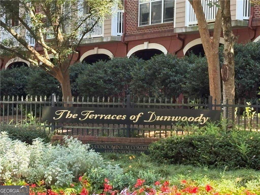 1 bedroom, 1 bathroom, 549 sq ft condominium for sale at 4333 Dunwoody Park 2202, Atlanta, GA 30338 — photo 2