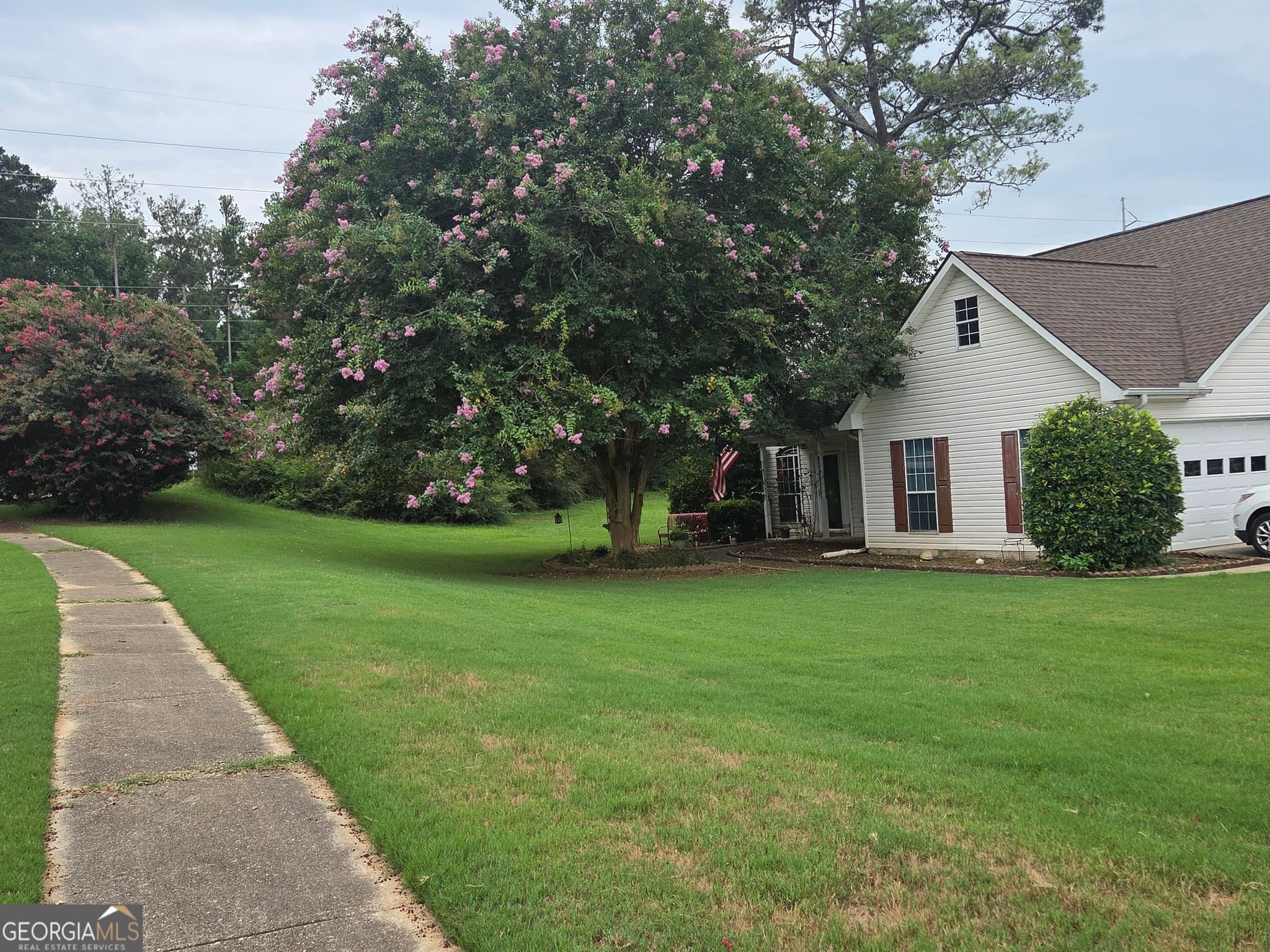 3 bedroom, 2 bathroom, 1,379 sq ft single family residence for sale at 9 Dogwood Ridge, Hampton, GA 30228 — photo 2
