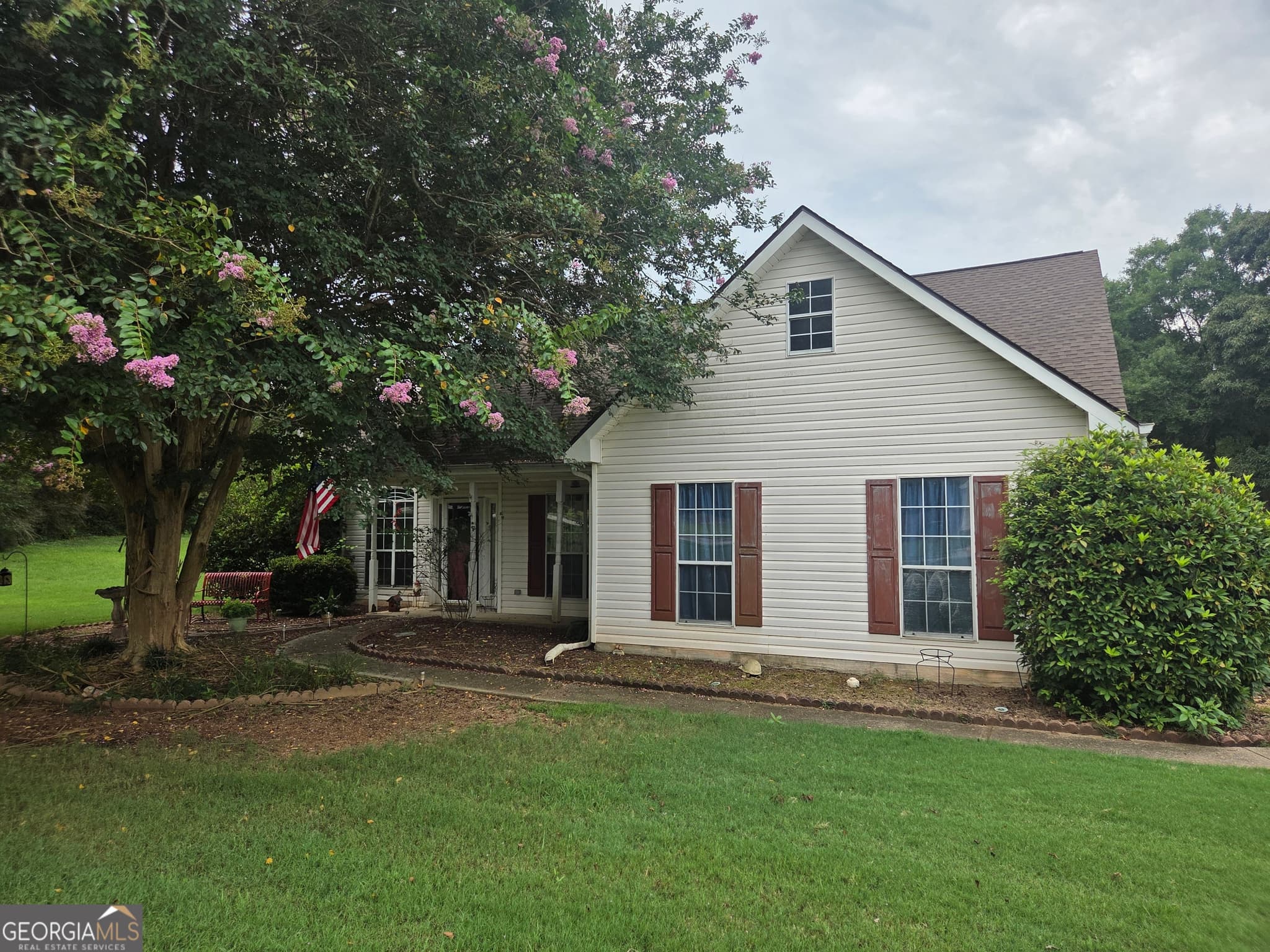 3 bedroom, 2 bathroom, 1,379 sq ft single family residence for sale at 9 Dogwood Ridge, Hampton, GA 30228 — photo 3