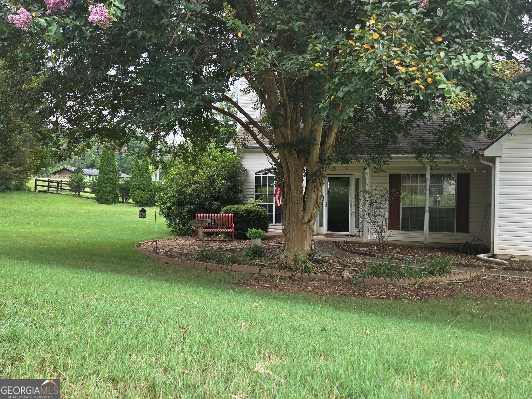 3 bedroom, 2 bathroom, 1,379 sq ft single family residence for sale at 9 Dogwood Ridge, Hampton, GA 30228 — photo 1 of 10