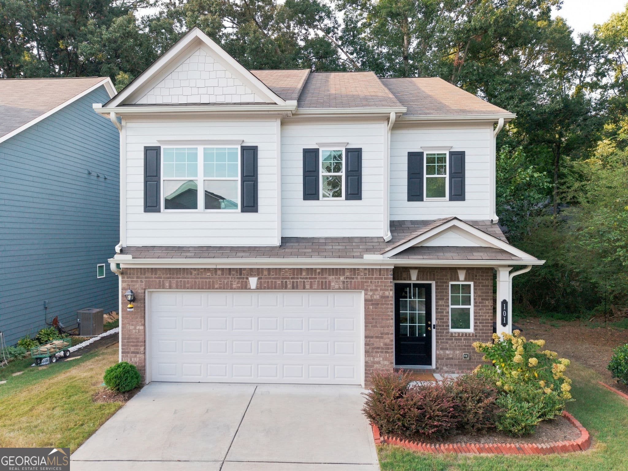 3 bedroom, 2.5 bathroom single family residence for rent at 101 Waterside Trail, Calhoun, GA 30701 for $2,500 a month — photo 2