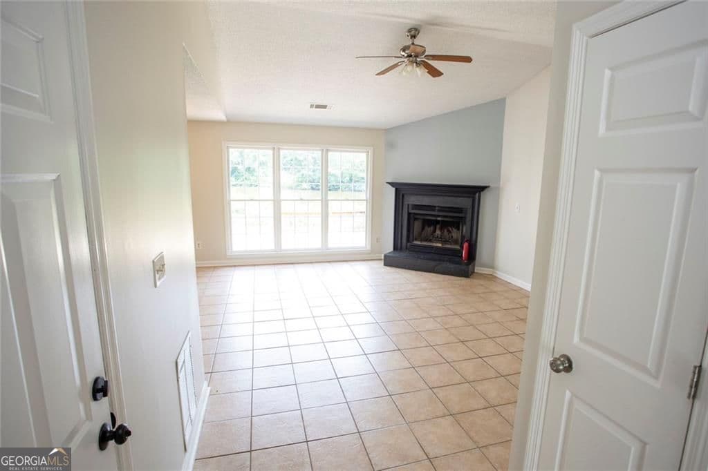 3 bedroom, 2 bathroom, 1,556 sq ft single family residence for sale at 4960 Shipp Road, Powder Springs, GA 30127 — photo 4