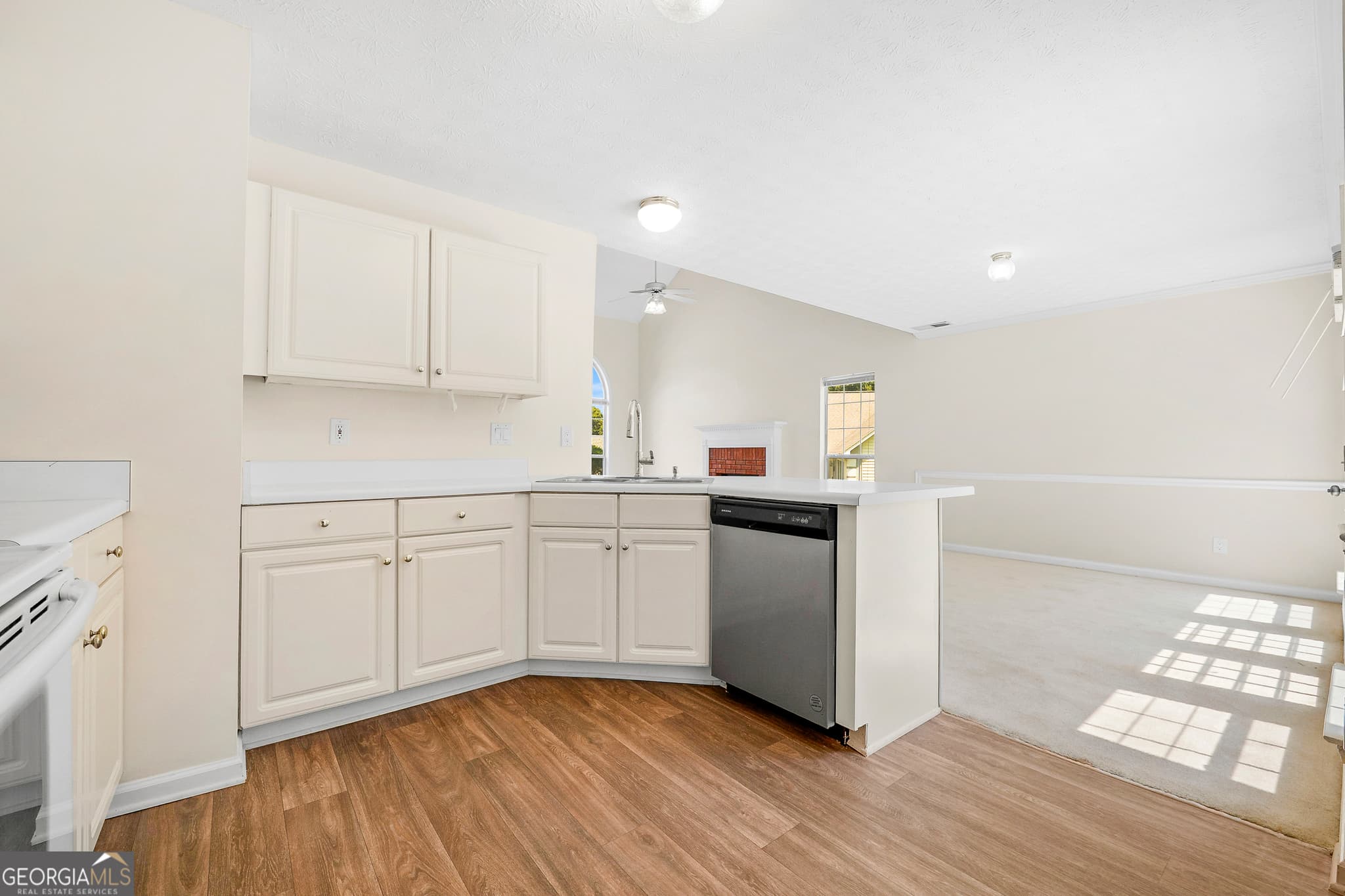 3 bedroom, 2.5 bathroom, 1,627 sq ft single family residence for sale at 12270 Players Court, Fayetteville, GA 30215 — photo 9