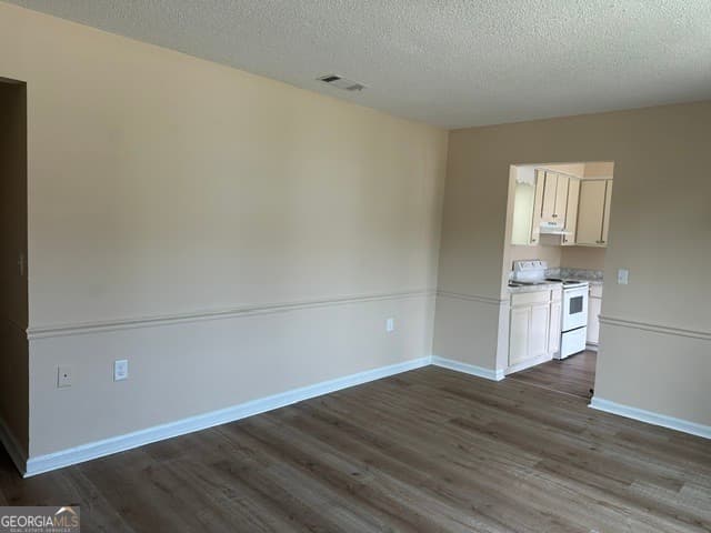 2 bedroom, 1 bathroom, 700 sq ft apartment for rent at 102 West Inman 1, Statesboro, GA 30458 for $900 a month — photo 5