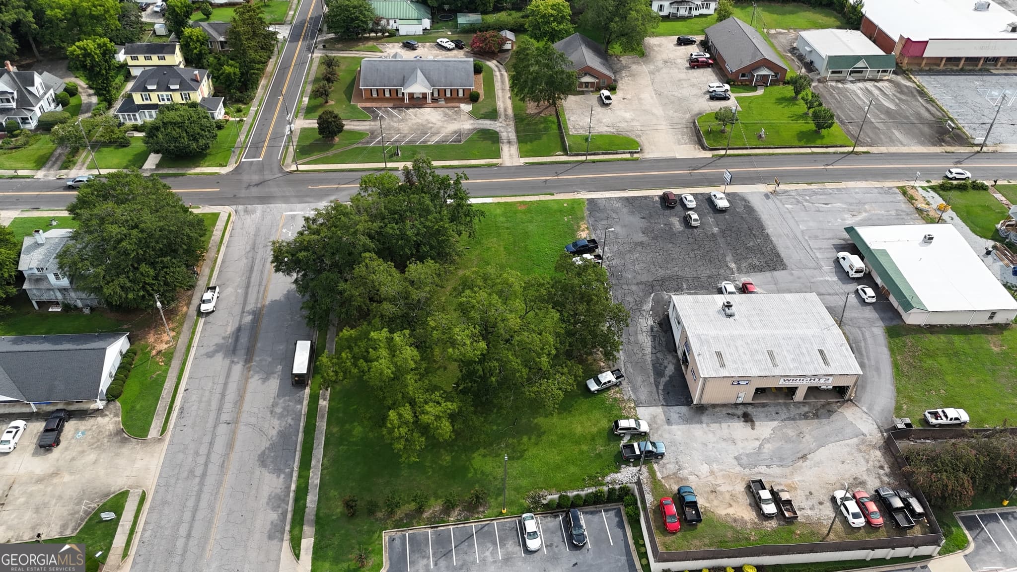 commercial for sale at 261 Heard Street, Elberton, GA 30635 — photo 2