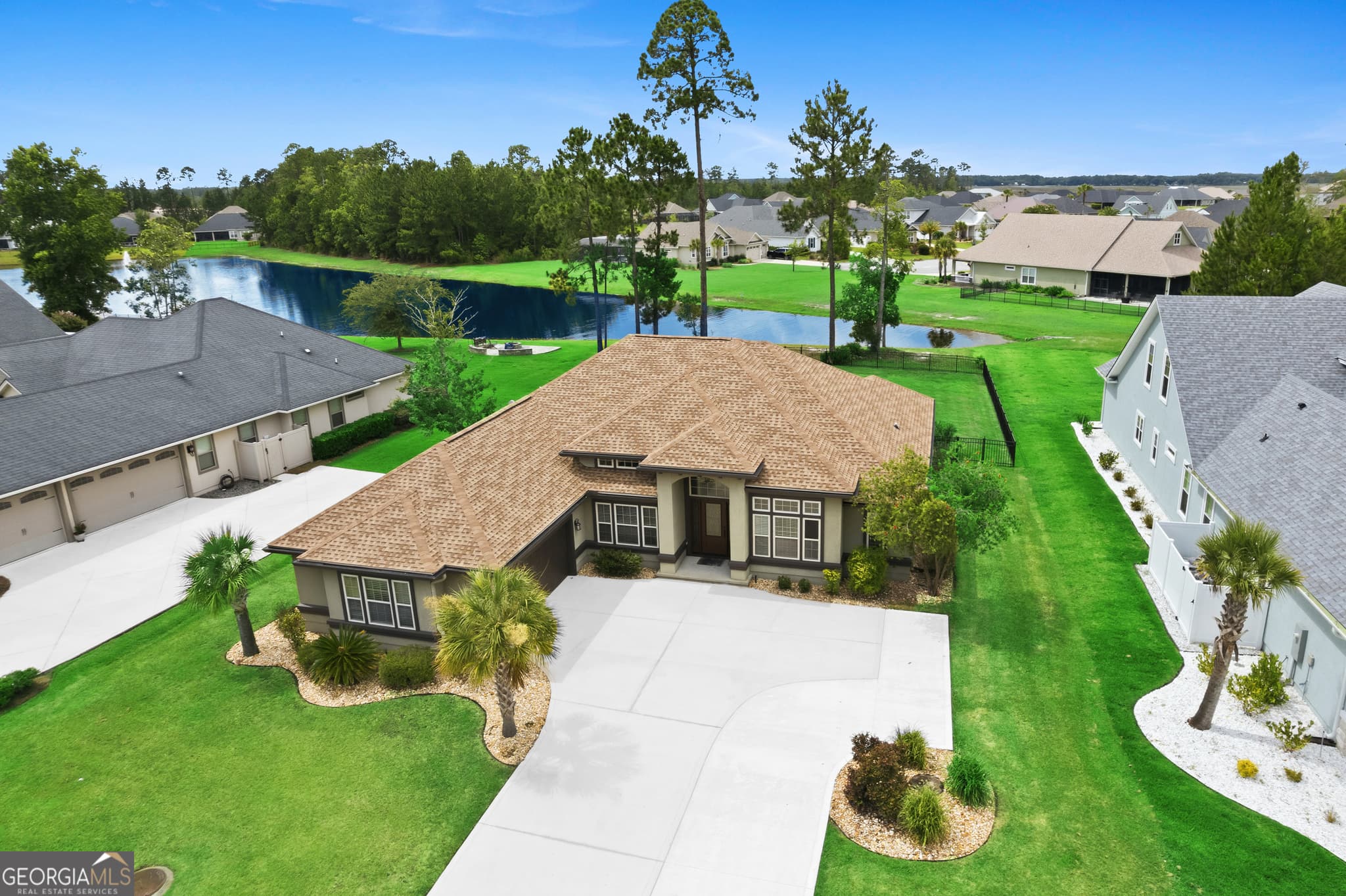 4 bedroom, 2 bathroom, 2,028 sq ft single family residence for sale at 214 Fiddlers Cove Drive, Kingsland, GA 31548 — photo 1 of 38