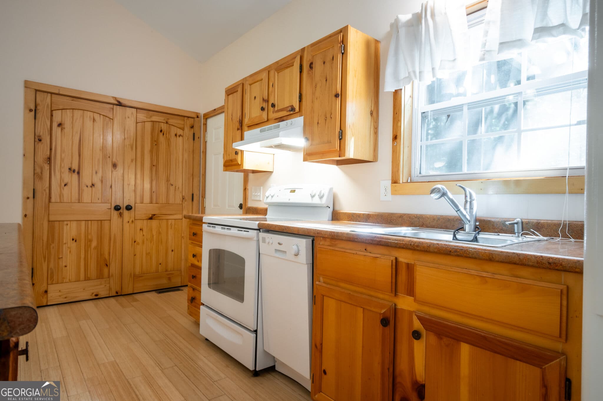 2 bedroom, 2 bathroom, 3,044 sq ft single family residence for rent at 770 Cherokee Trail, Winterville, GA 30683 for $1,700 a month — photo 5