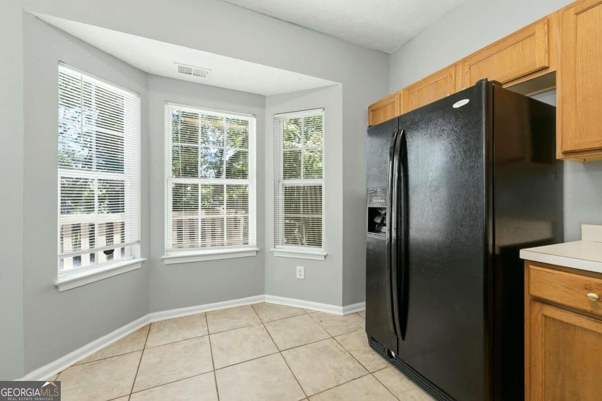 2 bedroom, 2.5 bathroom, 1,484 sq ft townhouse for sale at 2945 Falling Water Point, Atlanta, GA 30349 — photo 6