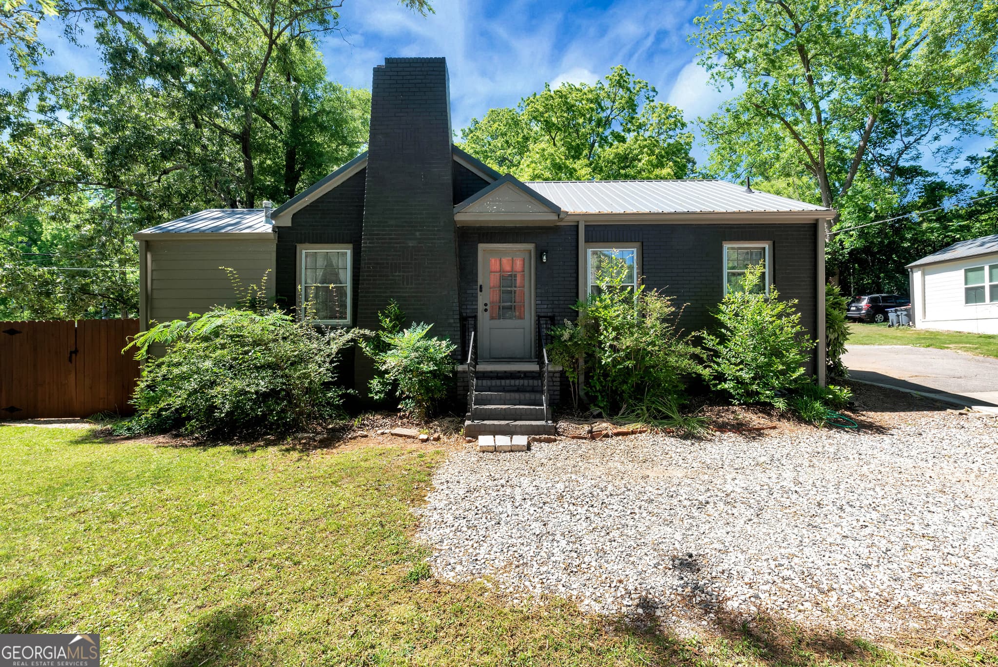 2 bedroom, 1 bathroom, 987 sq ft single family residence sold at 98 Hill Street, Jefferson, GA 30549