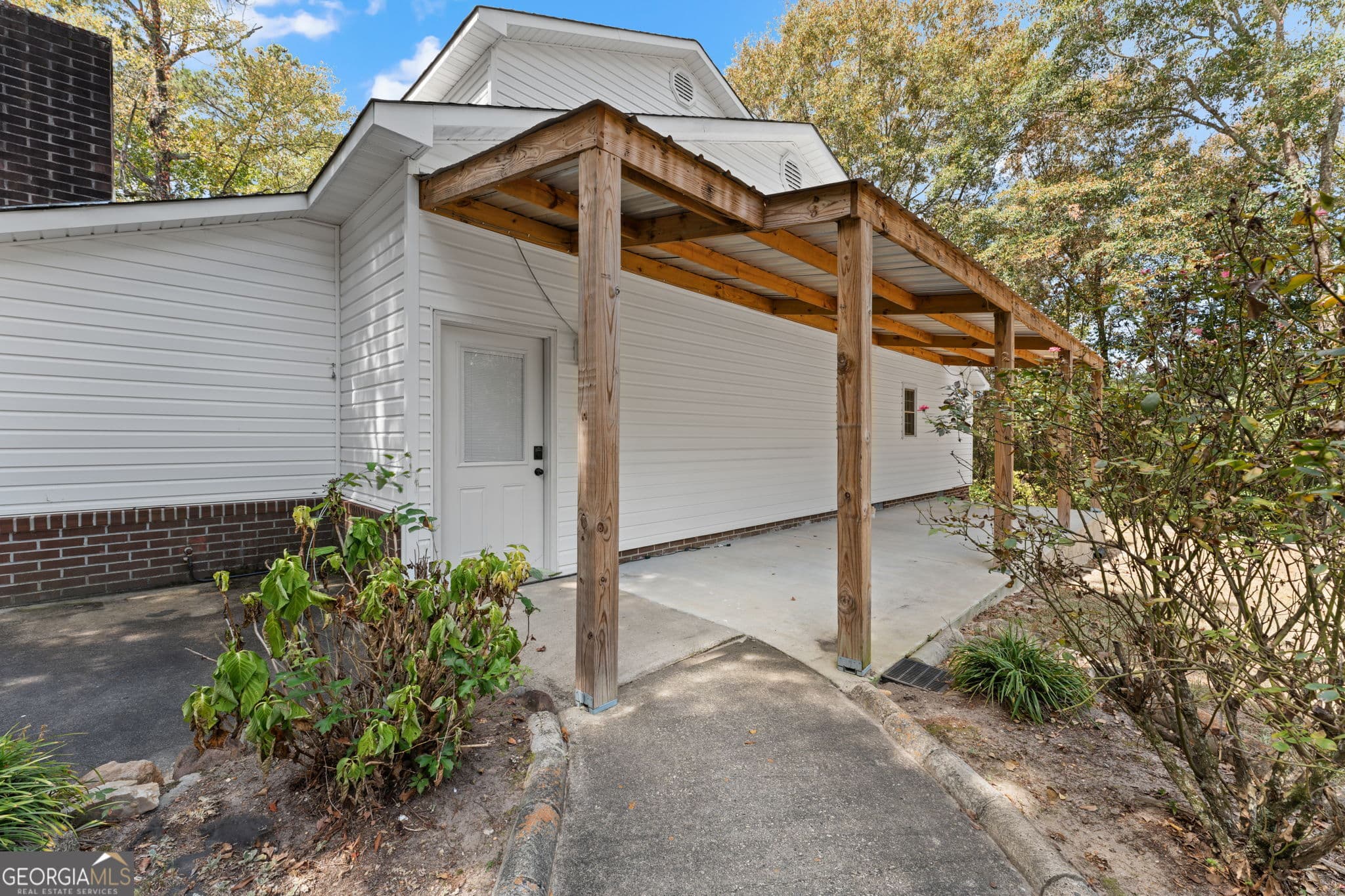 5 bedroom, 4 bathroom, 3,204 sq ft single family residence for sale at 5682 Hartley Bridge Road, Macon, GA 31216 — photo 9