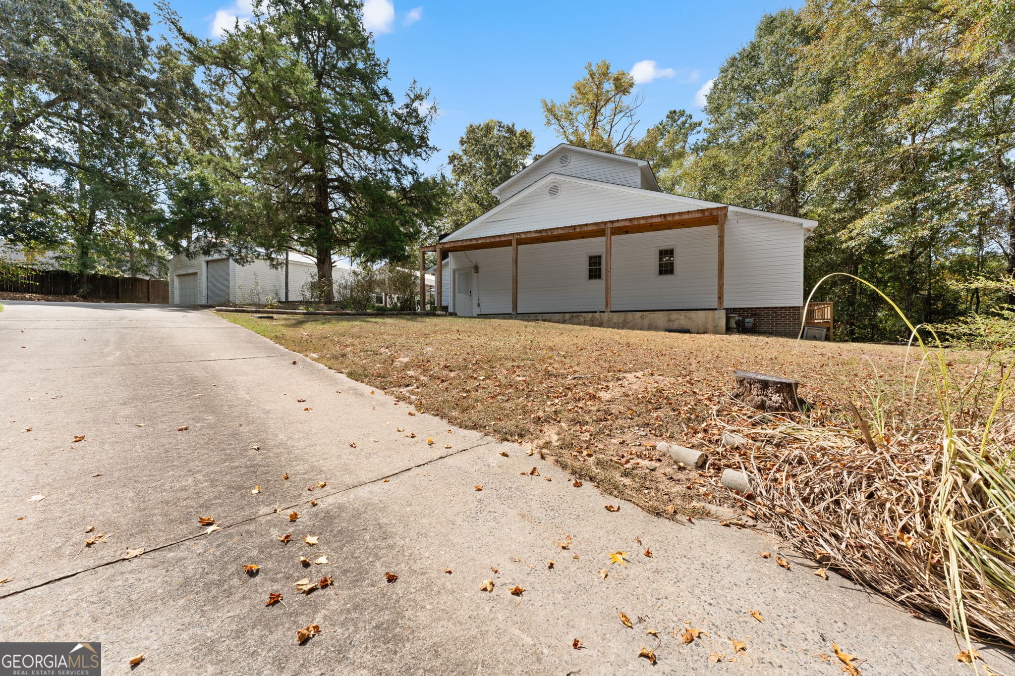 5 bedroom, 4 bathroom, 3,204 sq ft single family residence for sale at 5682 Hartley Bridge Road, Macon, GA 31216 — photo 8