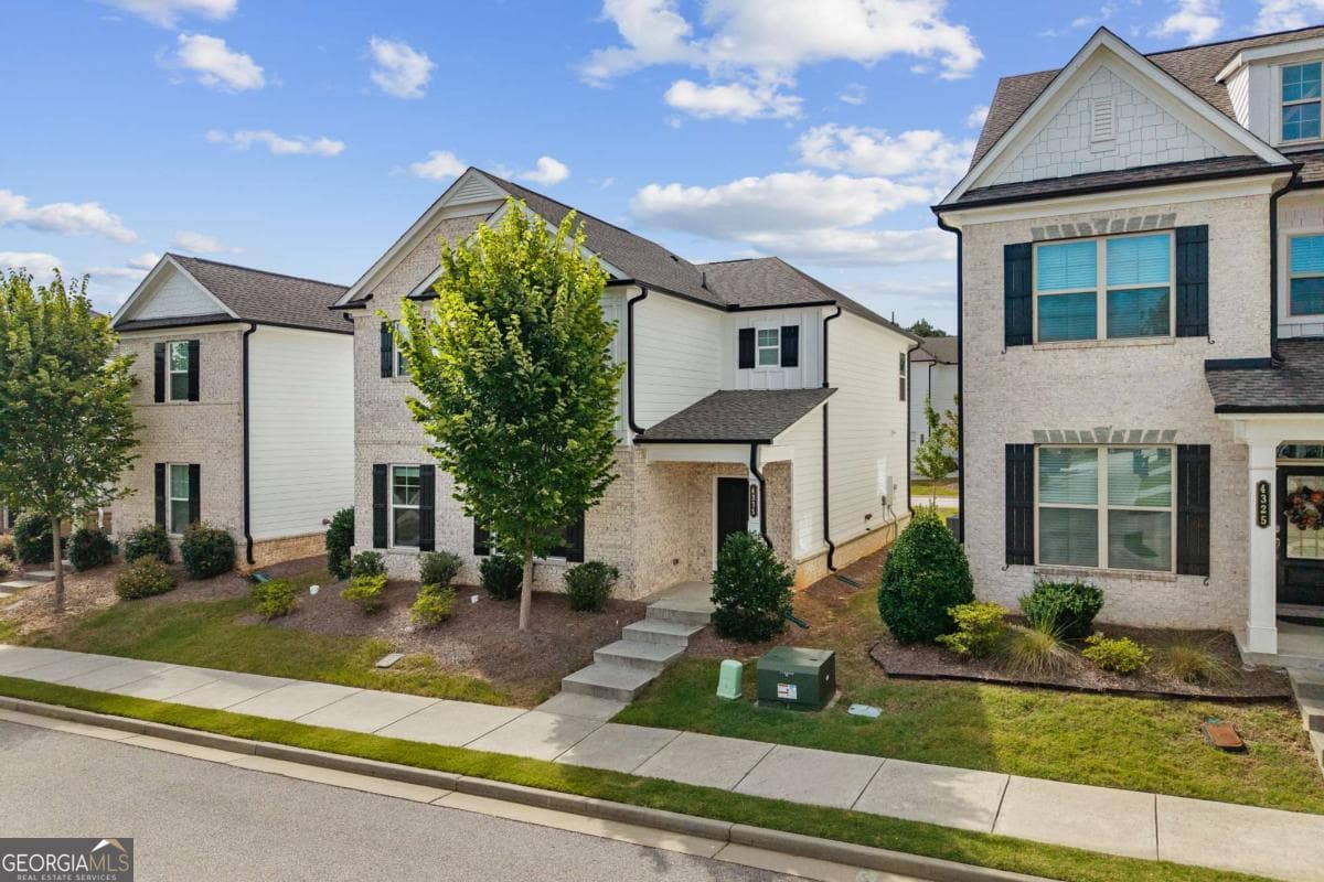 4 bedroom, 2.5 bathroom, 2,435 sq ft single family residence for sale at 4335 Magpie Drive, Hoschton, GA 30548 — photo 6