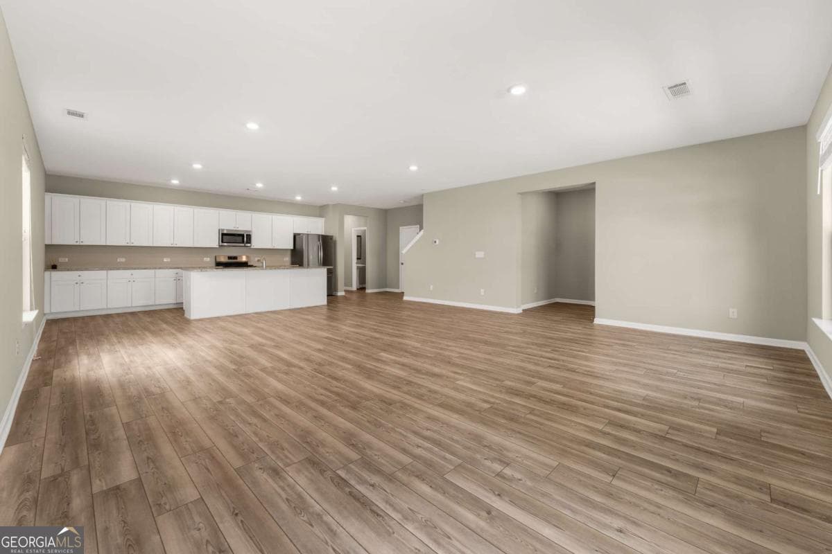 4 bedroom, 2.5 bathroom, 2,435 sq ft single family residence for sale at 4335 Magpie Drive, Hoschton, GA 30548 — photo 7