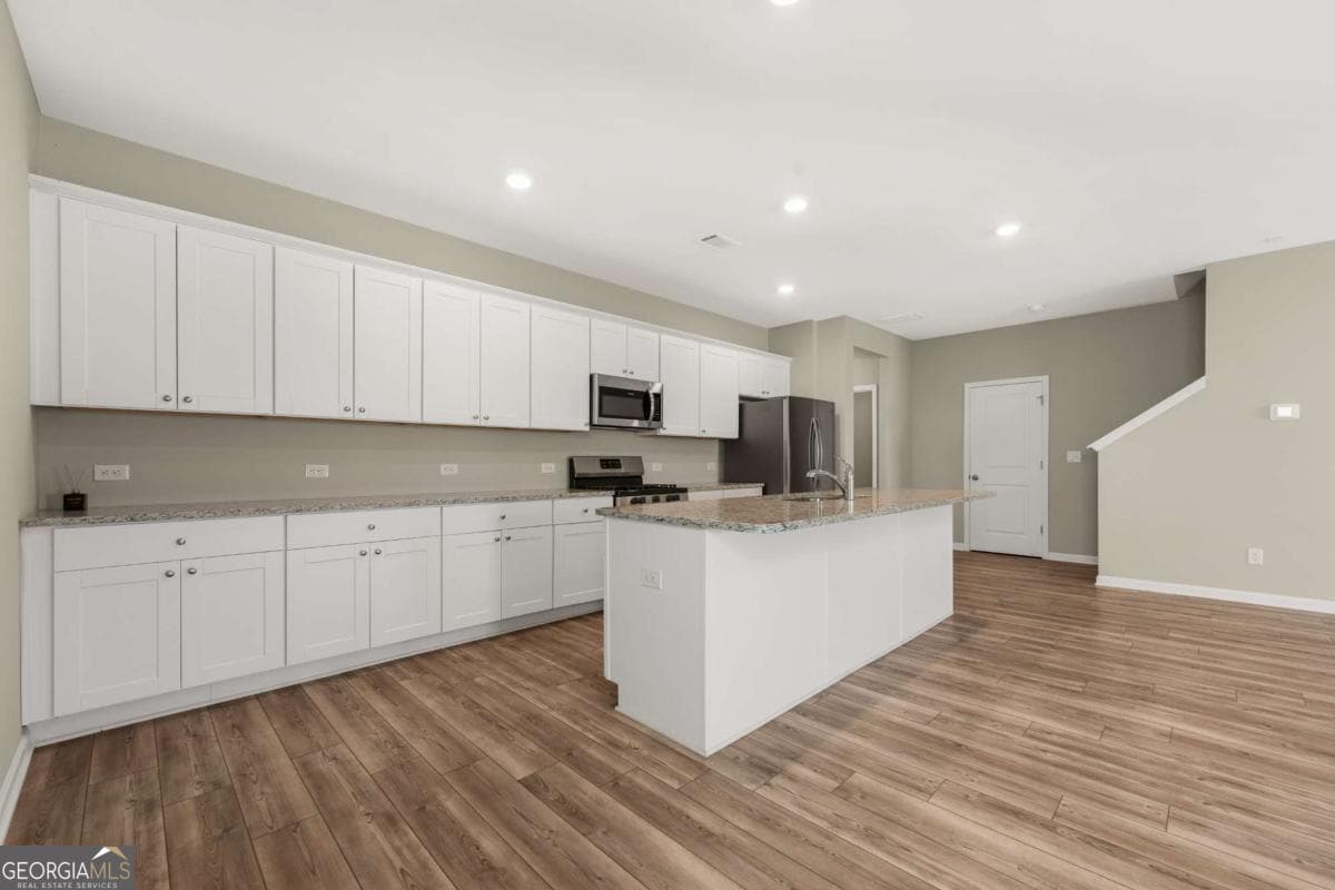 4 bedroom, 2.5 bathroom, 2,435 sq ft single family residence for sale at 4335 Magpie Drive, Hoschton, GA 30548 — photo 9