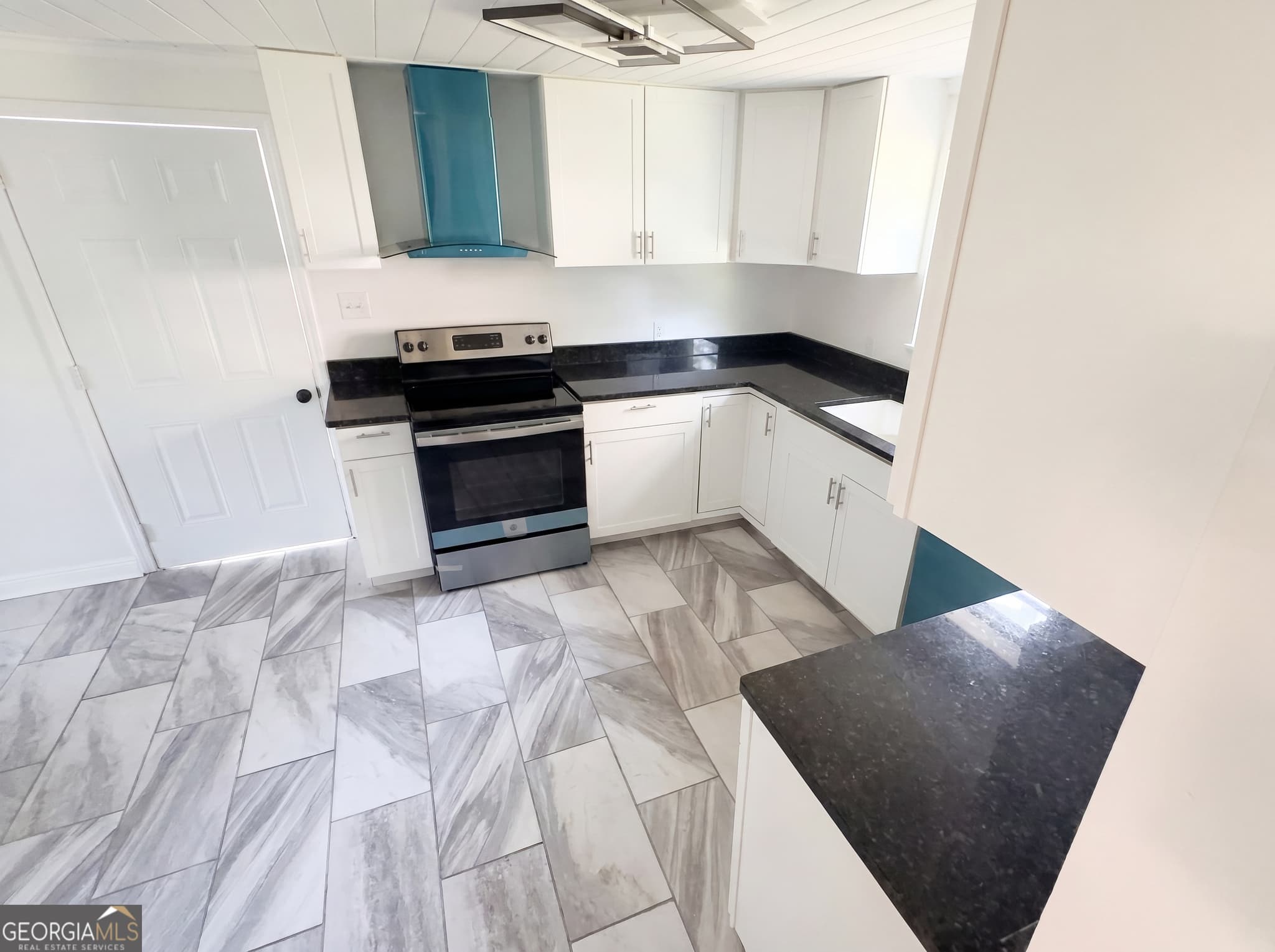 4 bedroom, 2 bathroom, 1,564 sq ft single family residence under contract at 601 Community Drive, Waycross, GA 31501 — photo 2