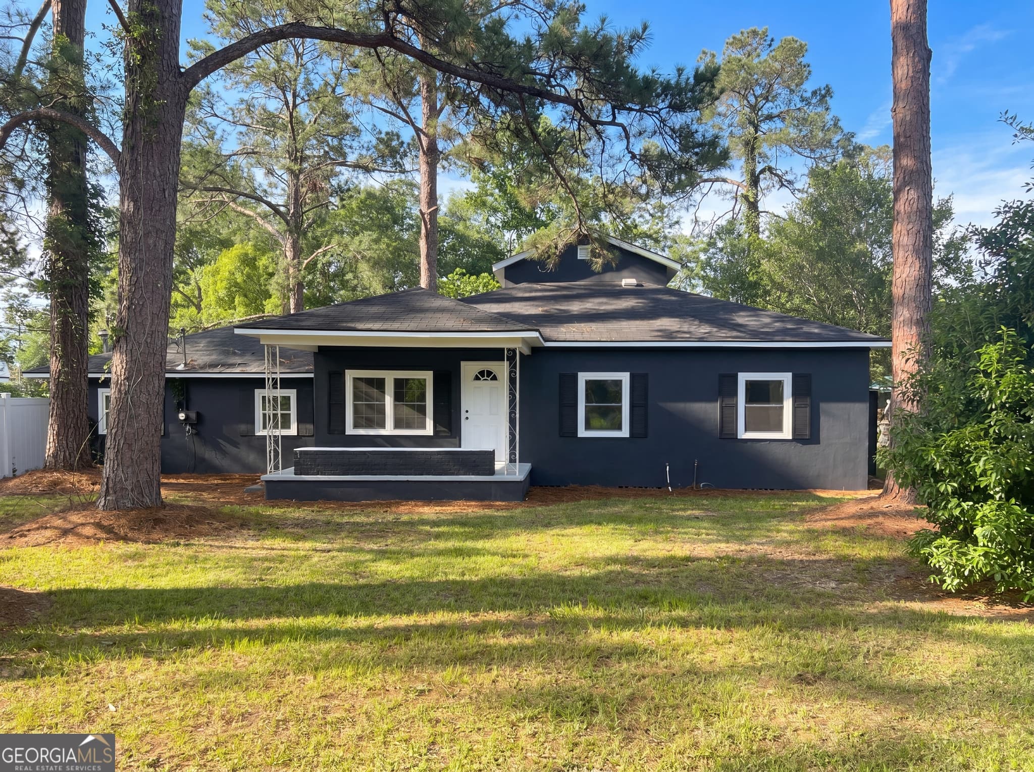 4 bedroom, 2 bathroom, 1,564 sq ft single family residence under contract at 601 Community Drive, Waycross, GA 31501