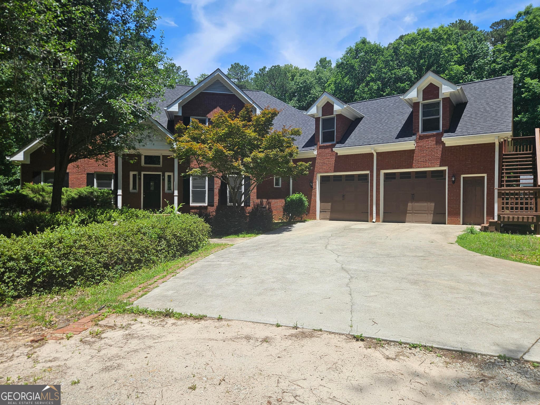 5 bedroom, 4.5 bathroom single family residence sold at 60 Hickory Hill Drive, Oxford, GA 30054