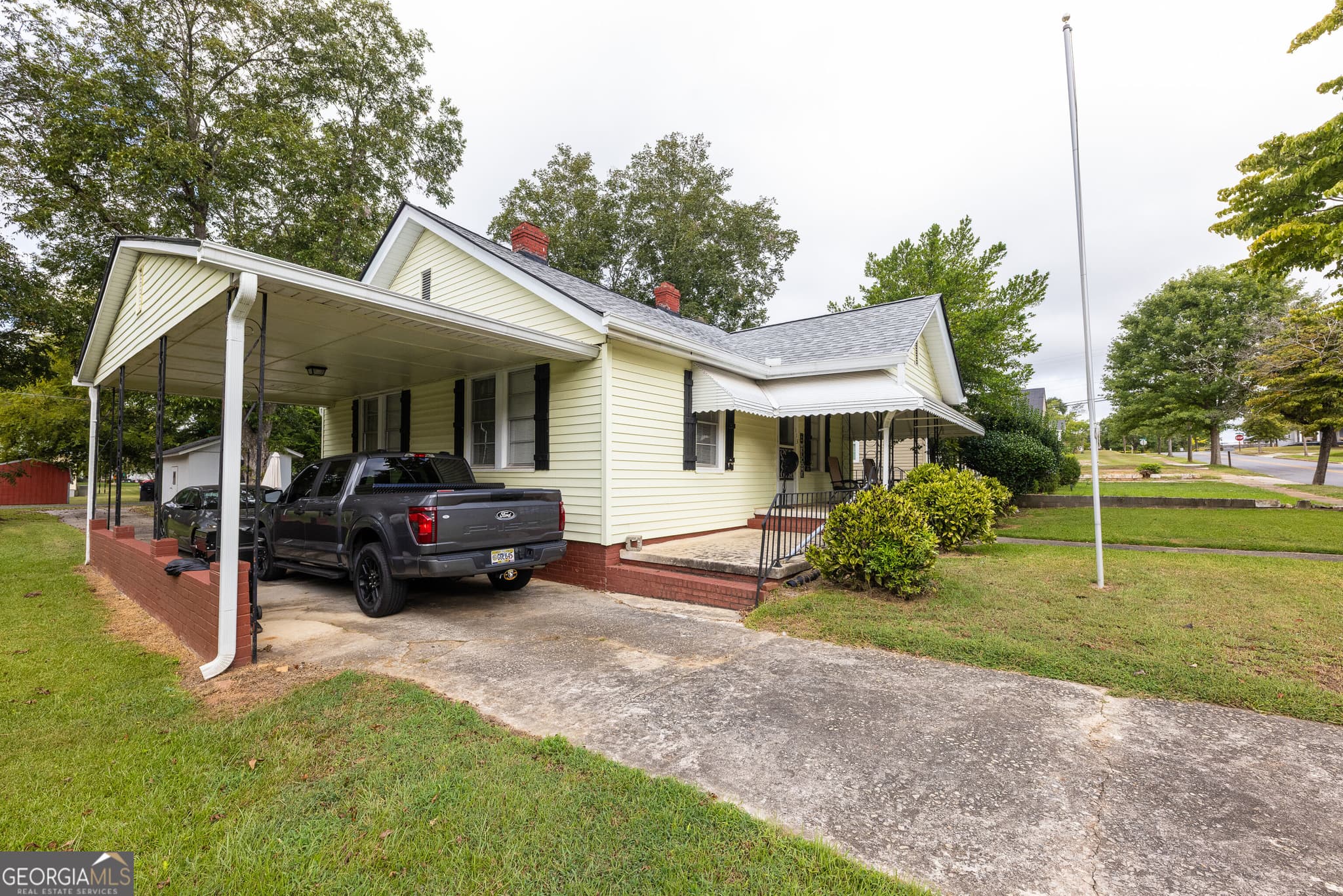 2 bedroom, 1 bathroom, 1,152 sq ft single family residence for sale at 113 O Street, Thomaston, GA 30286 — photo 2