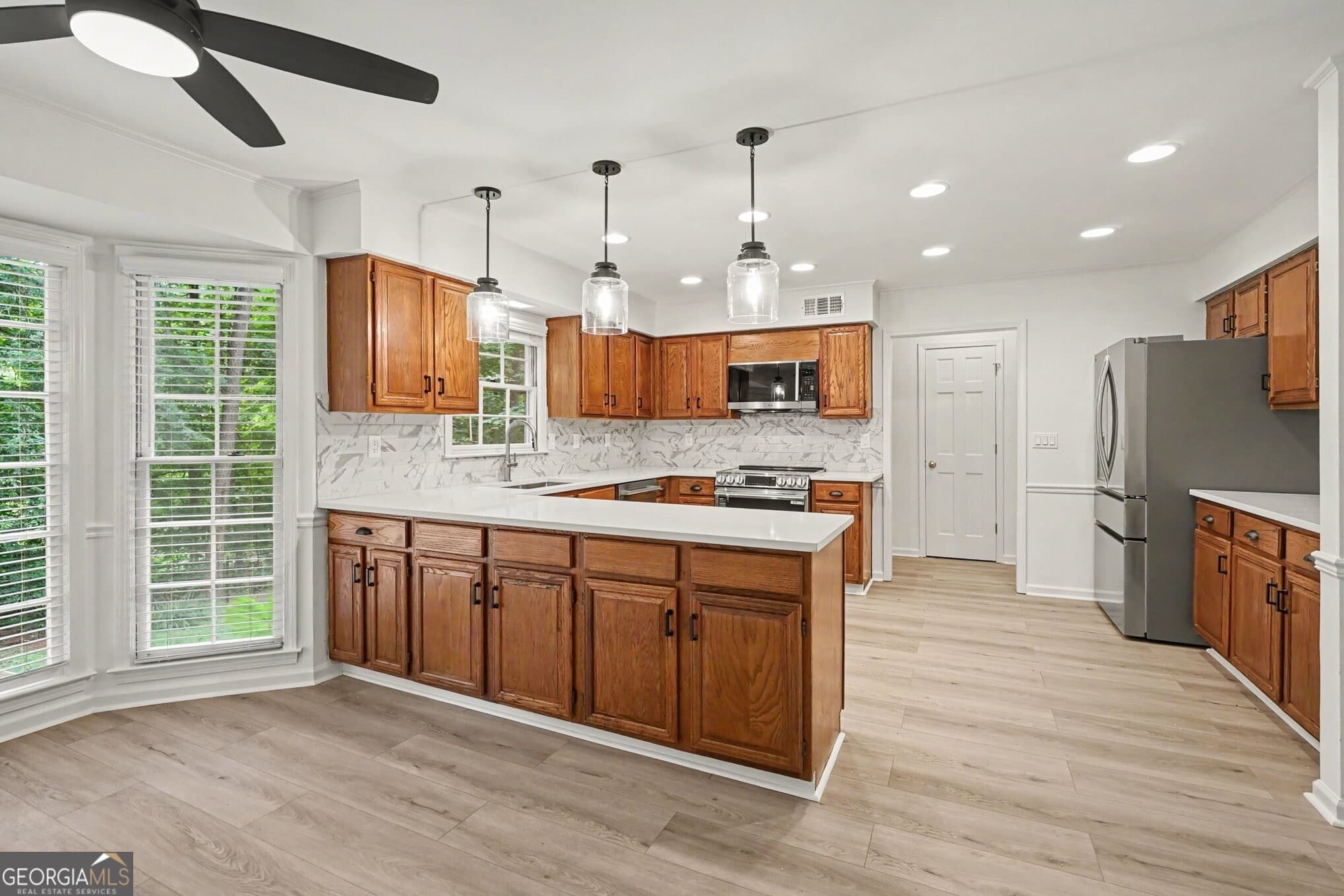 4 bedroom, 2.5 bathroom, 2,997 sq ft single family residence for sale at 3611 Preston Court, Lilburn, GA 30047 — photo 6