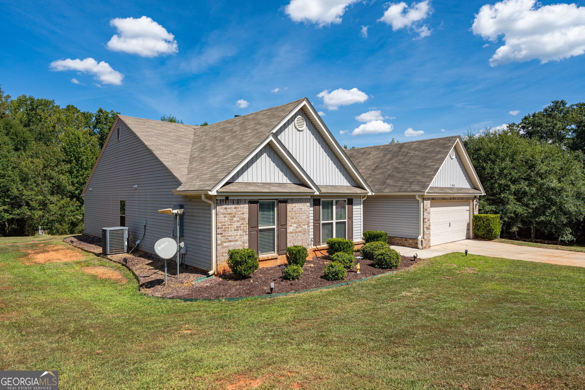 4 bedroom, 2.5 bathroom, 2,292 sq ft single family residence for sale at 198 White Circle, Winterville, GA 30683 — photo 2