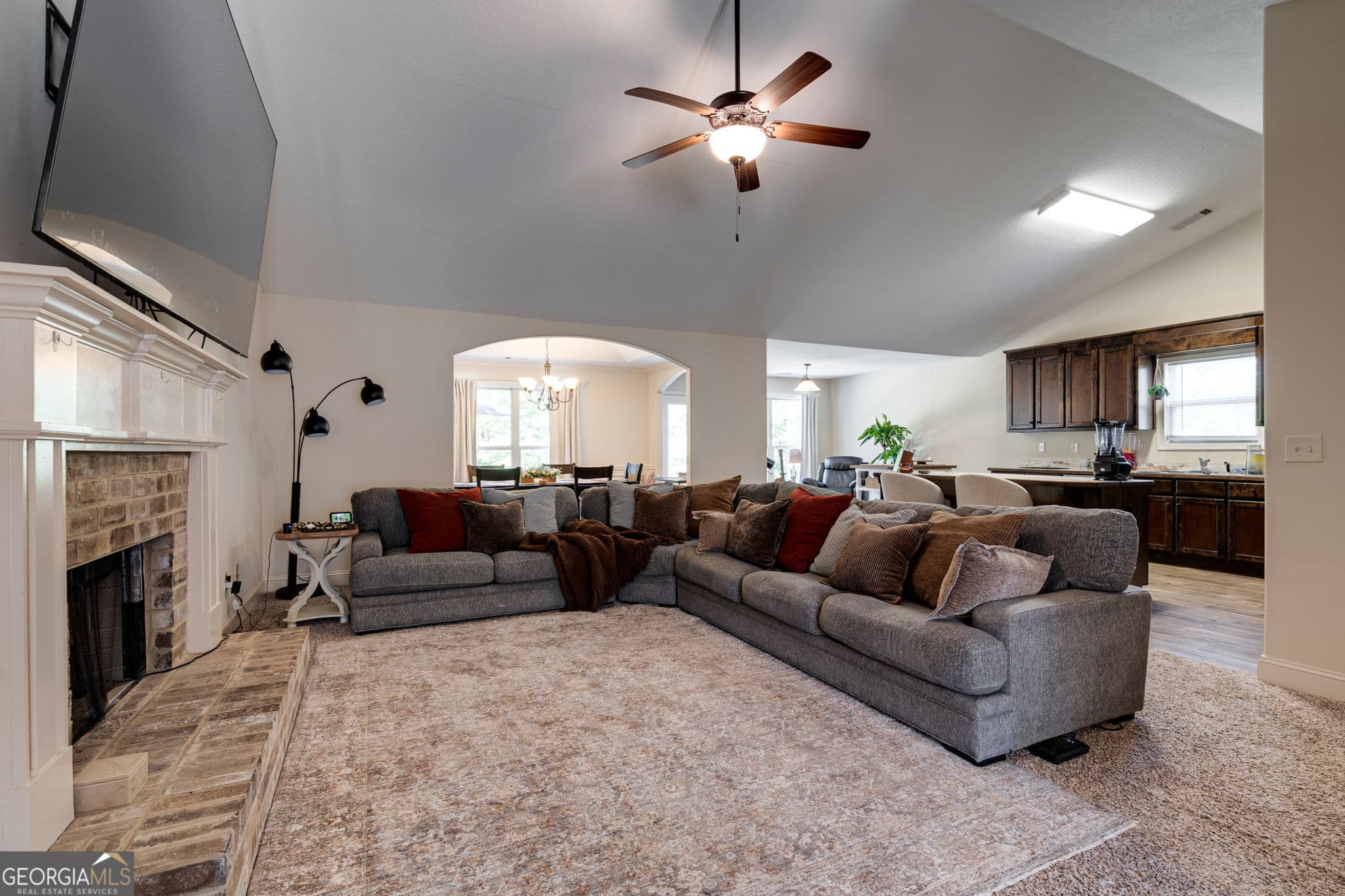 4 bedroom, 2.5 bathroom, 2,292 sq ft single family residence for sale at 198 White Circle, Winterville, GA 30683 — photo 6