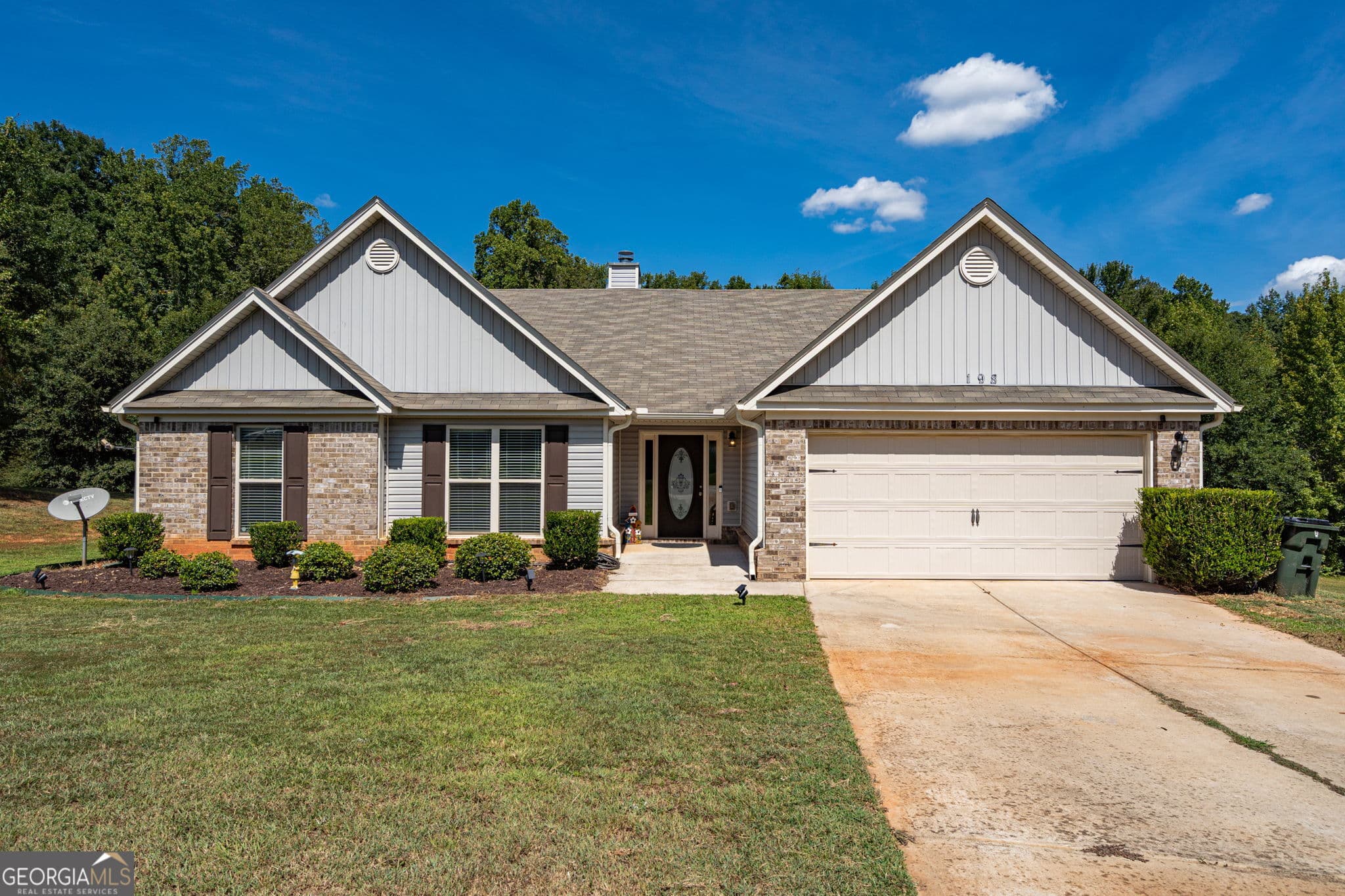 4 bedroom, 2.5 bathroom, 2,292 sq ft single family residence for sale at 198 White Circle, Winterville, GA 30683 — photo 1 of 38