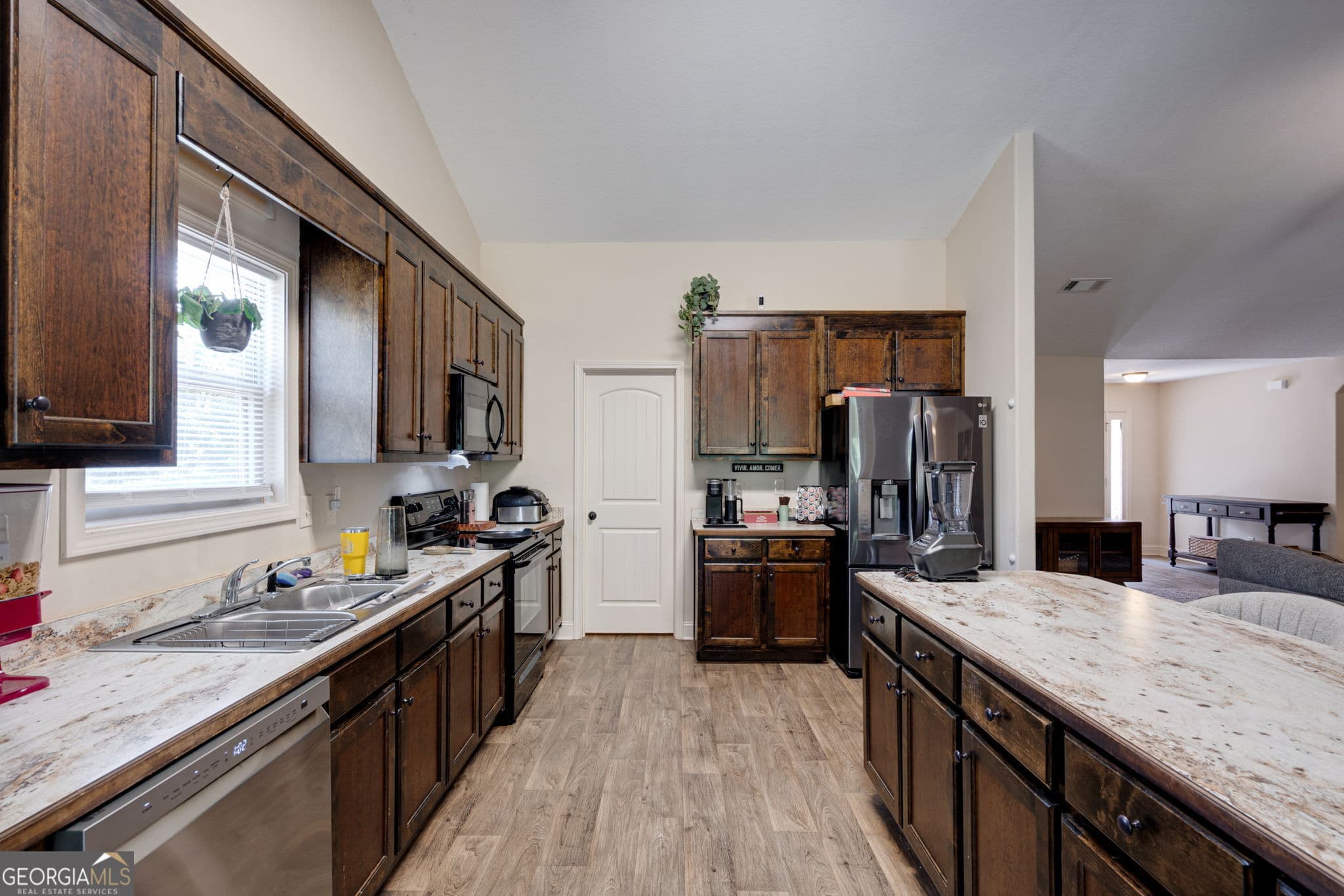 4 bedroom, 2.5 bathroom, 2,292 sq ft single family residence for sale at 198 White Circle, Winterville, GA 30683 — photo 10