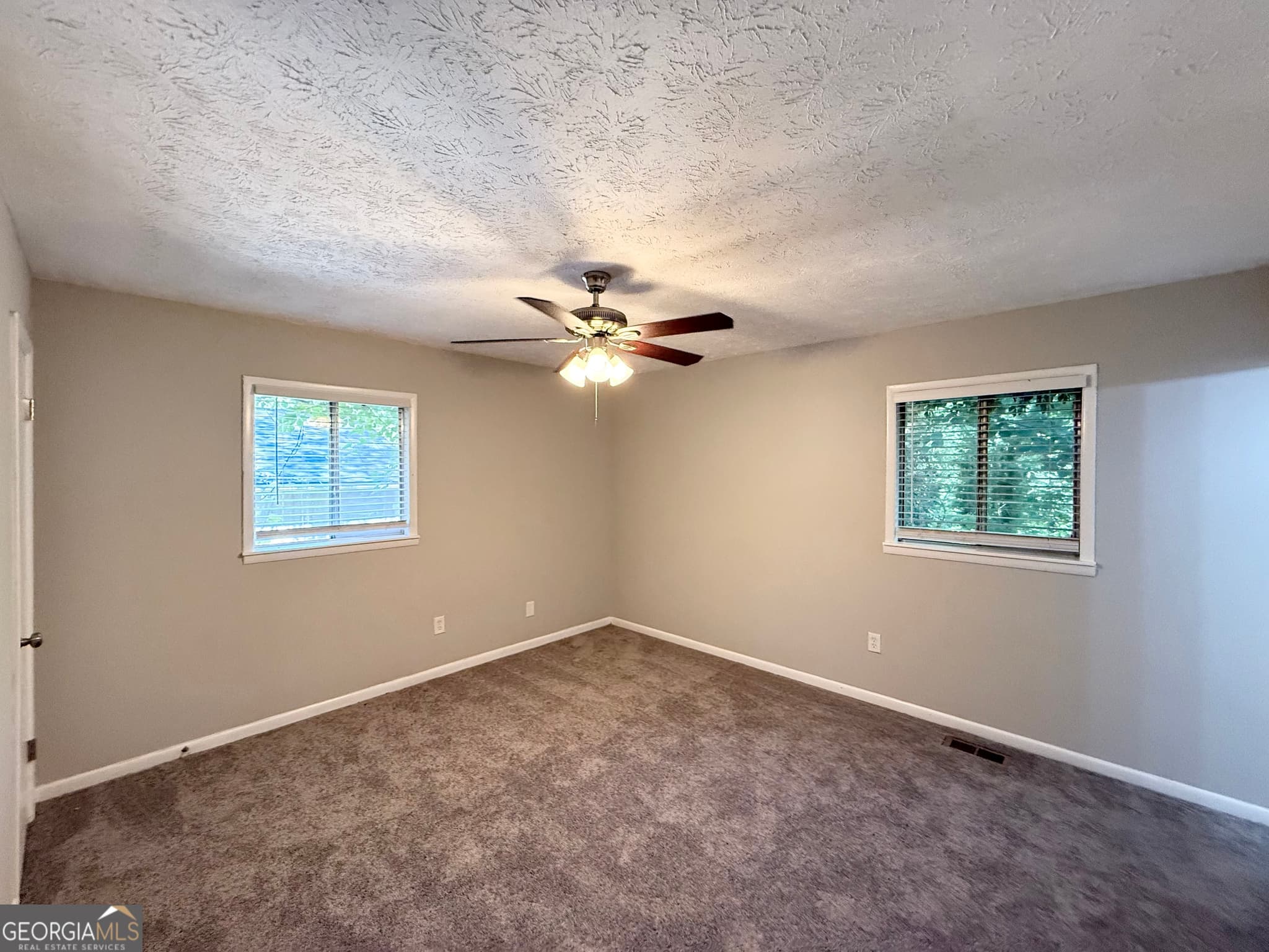 5 bedroom, 2 bathroom, 1,365 sq ft single family residence for sale at 4442 CEDAR RIDGE Trail, Stone Mountain, GA 30083 — photo 4
