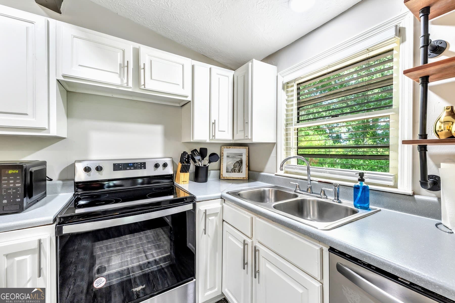 2 bedroom, 1 bathroom, 950 sq ft single family residence for rent at 165 Cole Lake Road, Dallas, GA 30157 for $3,600 a month — photo 9