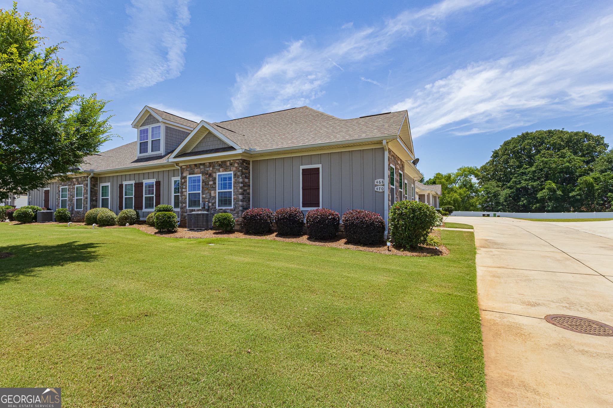 3 bedroom, 2.5 bathroom, 2,017 sq ft townhouse sold at 470 Nandina Court, Warner Robins, GA 31088