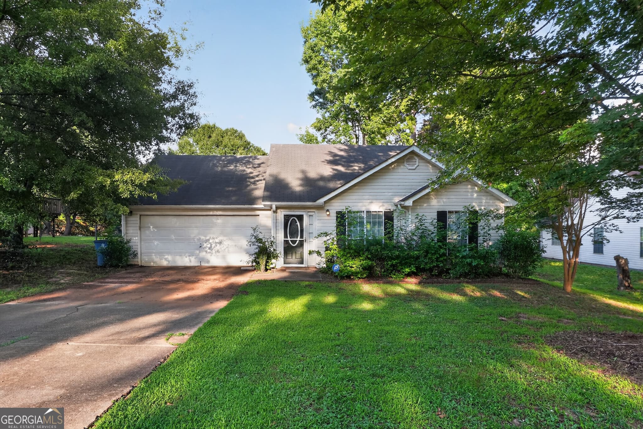 3 bedroom, 2 bathroom, 1,252 sq ft single family residence for sale at 3050 Regal Drive, Mcdonough, GA 30253 — photo 1 of 16