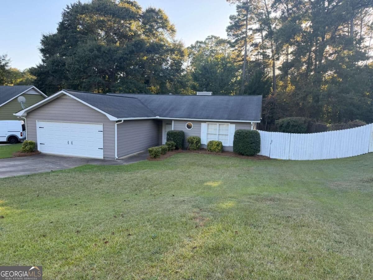3 bedroom, 2 bathroom, 1,251 sq ft single family residence for rent at 108 Linden Lane, Peachtree City, GA 30269 for $2,250 a month — photo 2