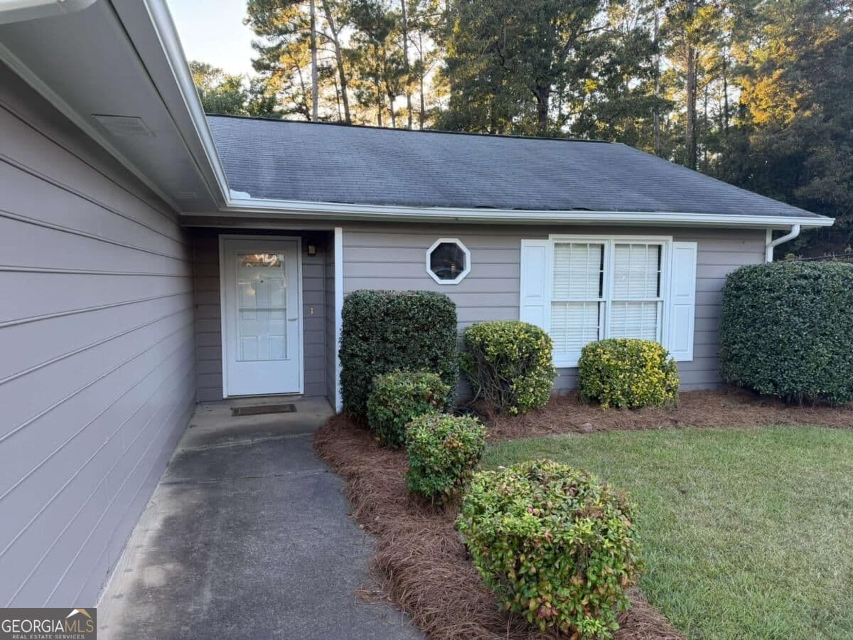 3 bedroom, 2 bathroom, 1,251 sq ft single family residence for rent at 108 Linden Lane, Peachtree City, GA 30269 for $2,250 a month — photo 3