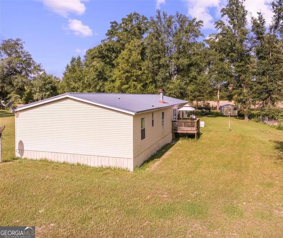5 bedroom, 3 bathroom, 1,728 sq ft manufactured home,single family residence for sale at 27910 NW 46th Avenue, Newberry, FL 32669 — photo 3