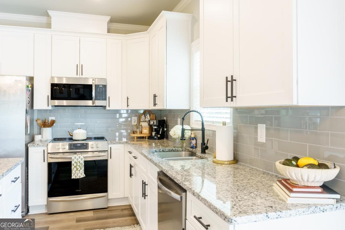 4 bedroom, 2.5 bathroom, 1,794 sq ft single family residence for sale at 398 Sunset Drive, Statham, GA 30666 — photo 6