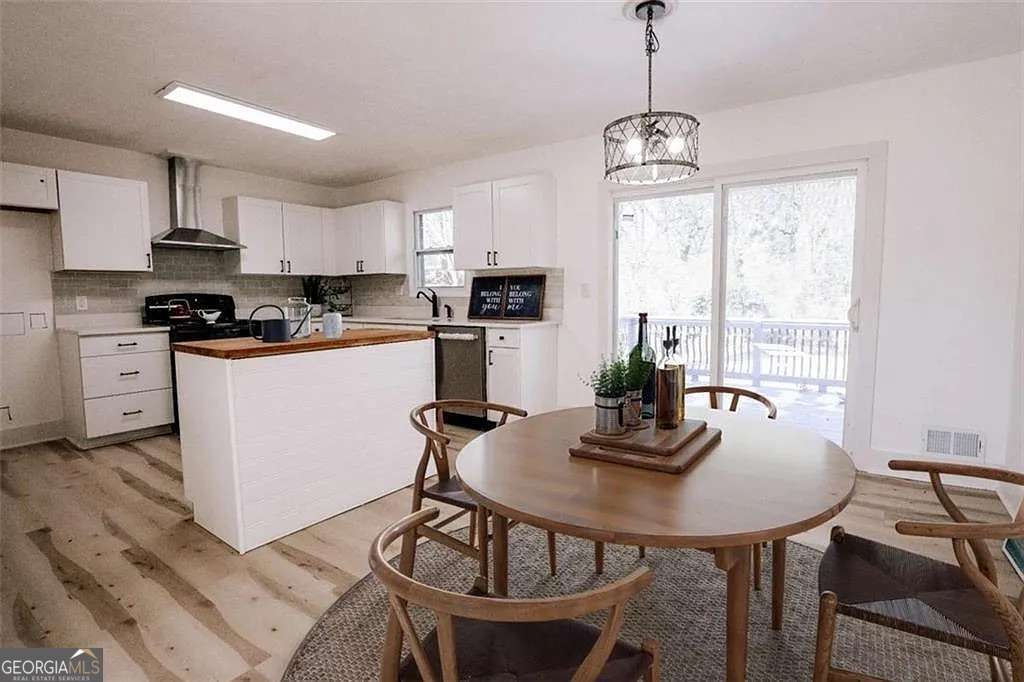 3 bedroom, 2 bathroom, 1,924 sq ft single family residence for sale at 2688 Heritage Lane, Morrow, GA 30260 — photo 6