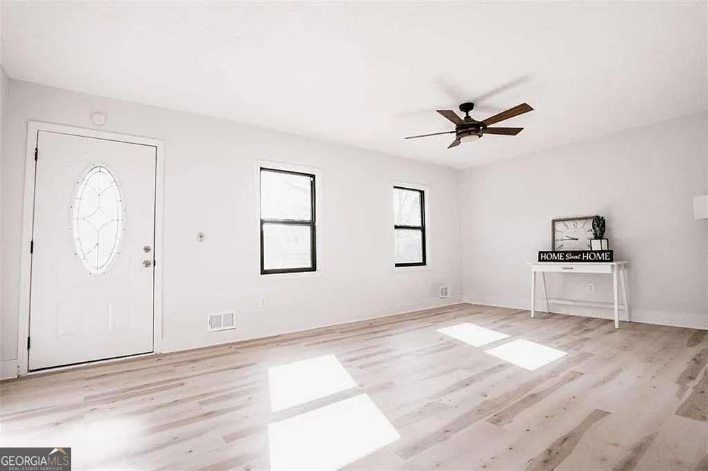 3 bedroom, 2 bathroom, 1,924 sq ft single family residence for sale at 2688 Heritage Lane, Morrow, GA 30260 — photo 7