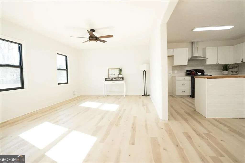 3 bedroom, 2 bathroom, 1,924 sq ft single family residence for sale at 2688 Heritage Lane, Morrow, GA 30260 — photo 4